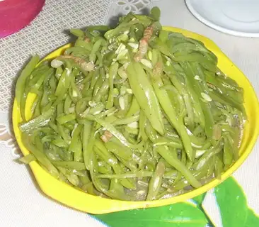 stir-fried shredded kidney beans