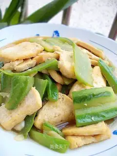 Fried tofu with loofah