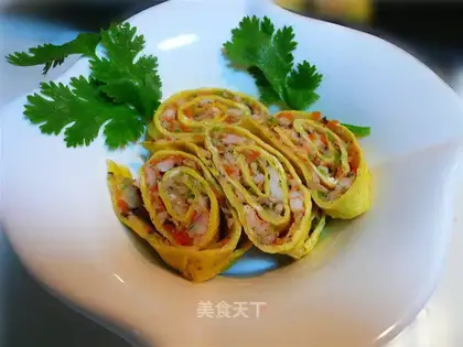 Delicious egg roll with minced shrimp