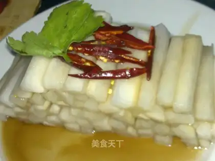 Sweet and sour radish strips