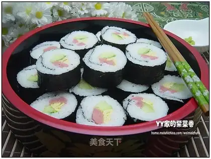 Rice roll with purple cabbage
