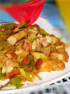 Roast pork and stir-fried garlic sprouts