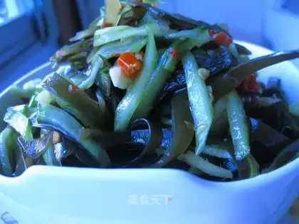 Cucumber mixed with shredded seaweed
