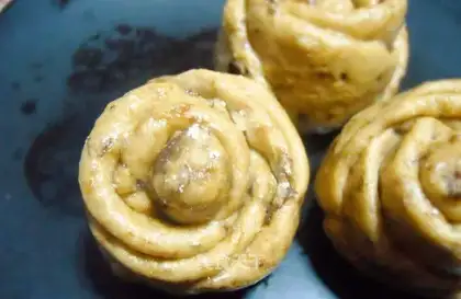 Red dates and roses steamed buns
