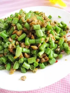stir-fried beans with clams