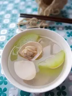 Clam and wax gourd soup