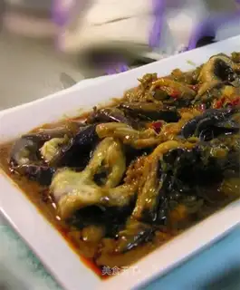 Spicy eggplant with garlic and sesame sauce