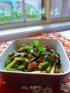 stir-fried meat and garlic moss in XO sauce