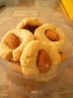 Peanut butter almond cookies