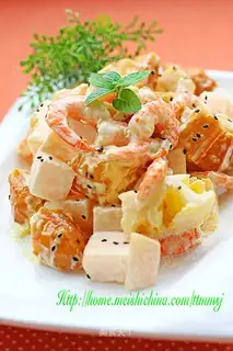 Fruit shrimp fried dough stick salad