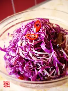 Cold red cabbage