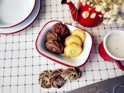Double rose cookies
