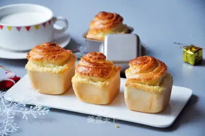 Light cream coconut rolls