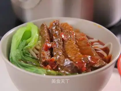 Taiwan beef noodles