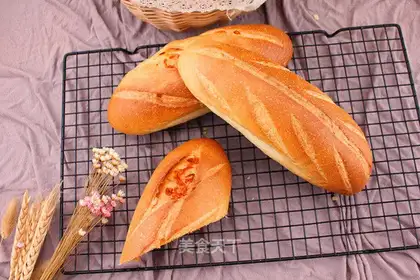 Meat pine buns