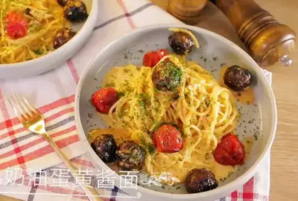 Meatballs with creamed egg pasta