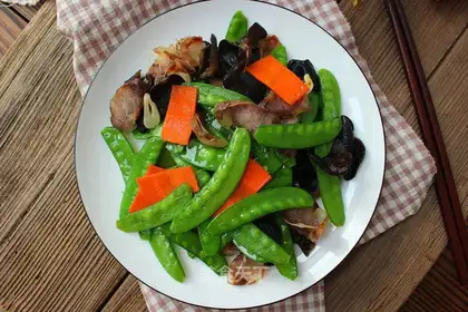 Sausage fried Dutch beans