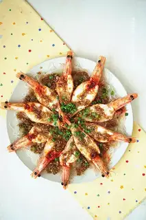 A garlic fan with a shrimp back