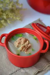 Cowbone radish soup