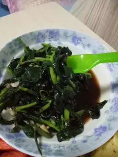 Cleaning up on garlic