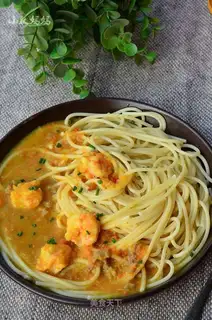 Curry shrimp with pasta
