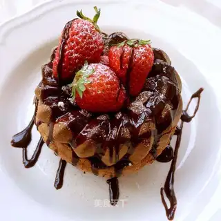 Marble strawberry twirl cake