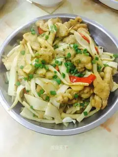 Chicken-legged mushroom fried meat