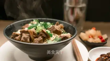 Red beef noodles