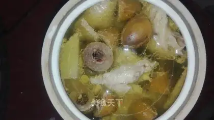 Chicken with green olives