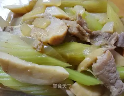 Celery slices of apricot mushroom
