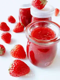 Homemade strawberry sauce