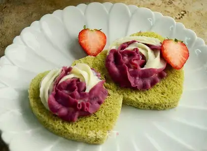 Spinach toast and sandwiches