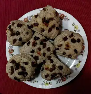 A groceries cake