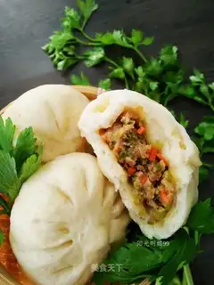 Celery pork buns
