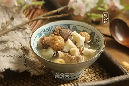 Pork soup for the coconut