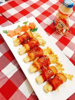 Bacon pins and mushrooms