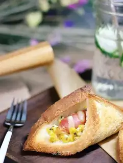 Breakfast sandwich rolls