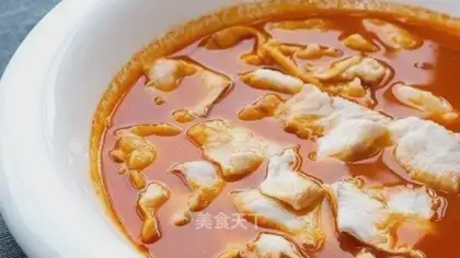 Tomato soup, white and black
