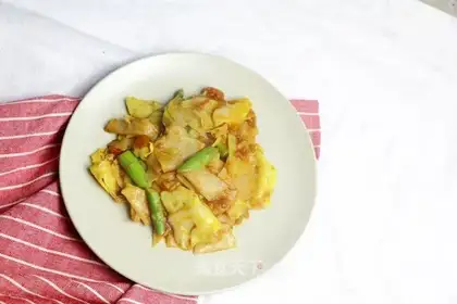 Fried dumplings and vegetable noodles