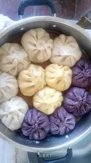 Three-coloured buns