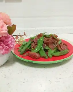 Sausage fried Dutch beans