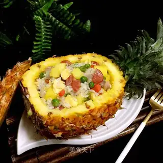 Pineapple rice
