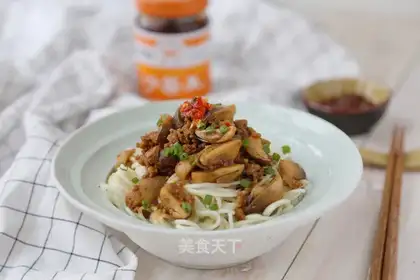 ♪ Sand and tea and mushroom noodles ♪