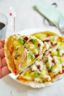 Tuna bottom pizza