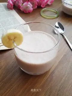 Banana strawberry milkshake