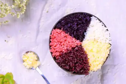 Five-coloured rice