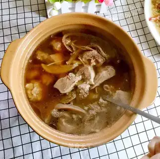 Pork tongue tea and mushroom soup