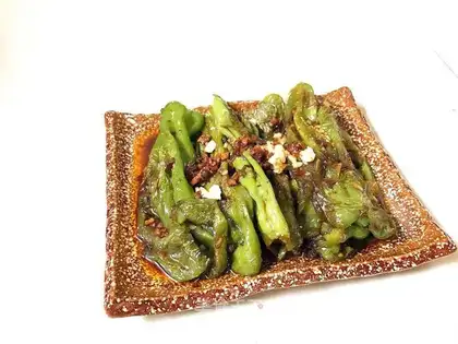 Tied pepper