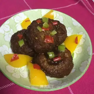 Soo-hong burns lion heads