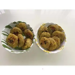 Frozen potato cakes